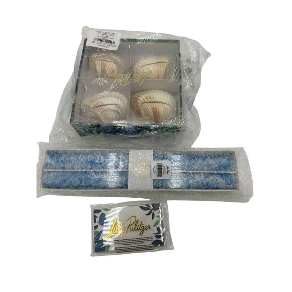 Lilly Pulitzer Dining Set With Shell Place Card holders, Place Cards, and 2 Cand - Picture 1 of 1